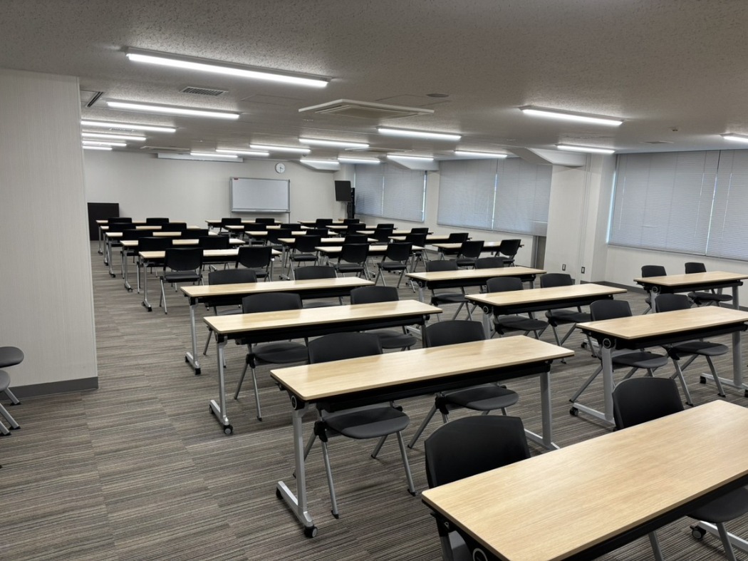 ミーティング室01(A)・(B)はつなげての使用が可能です。